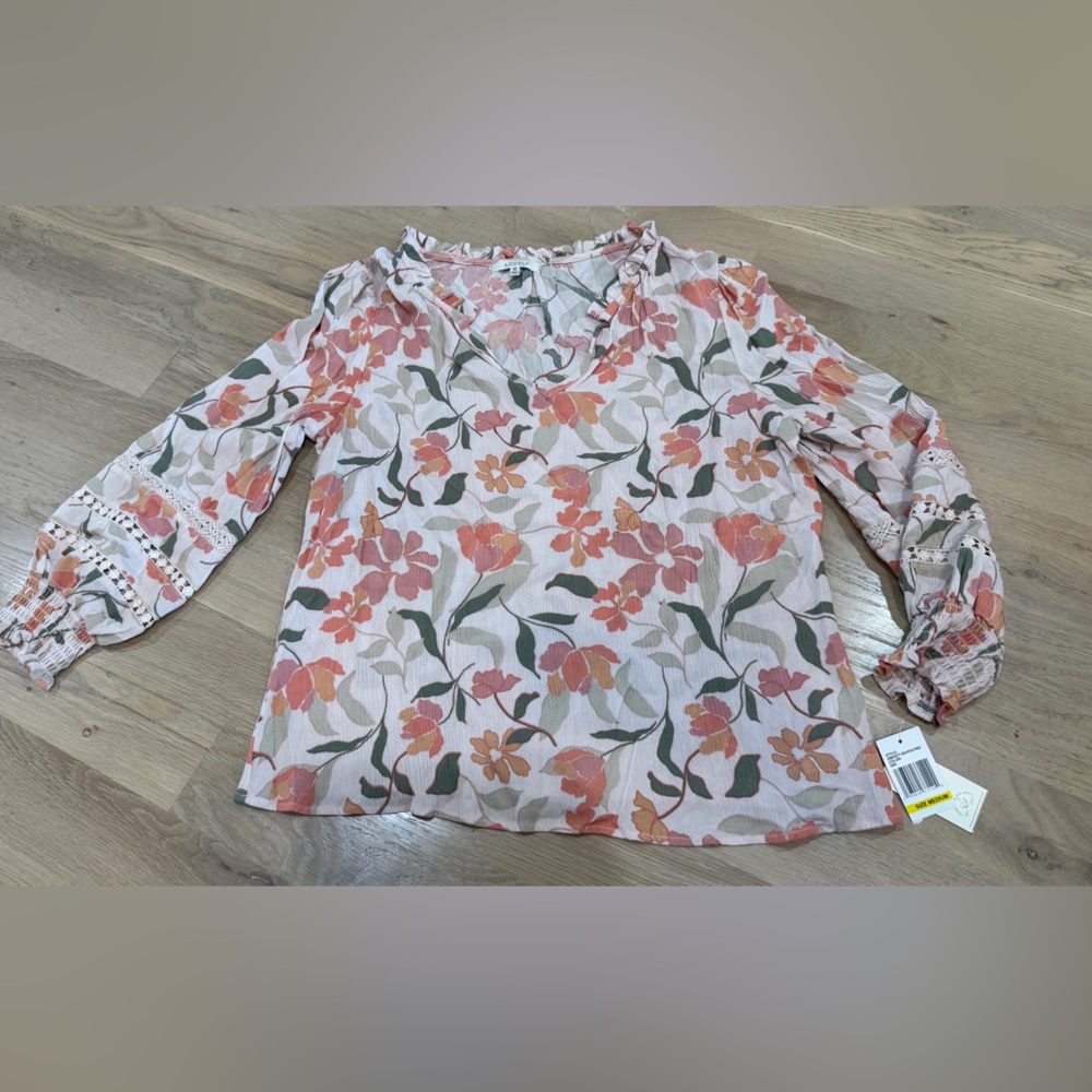 Angels floral blouse size medium NWT